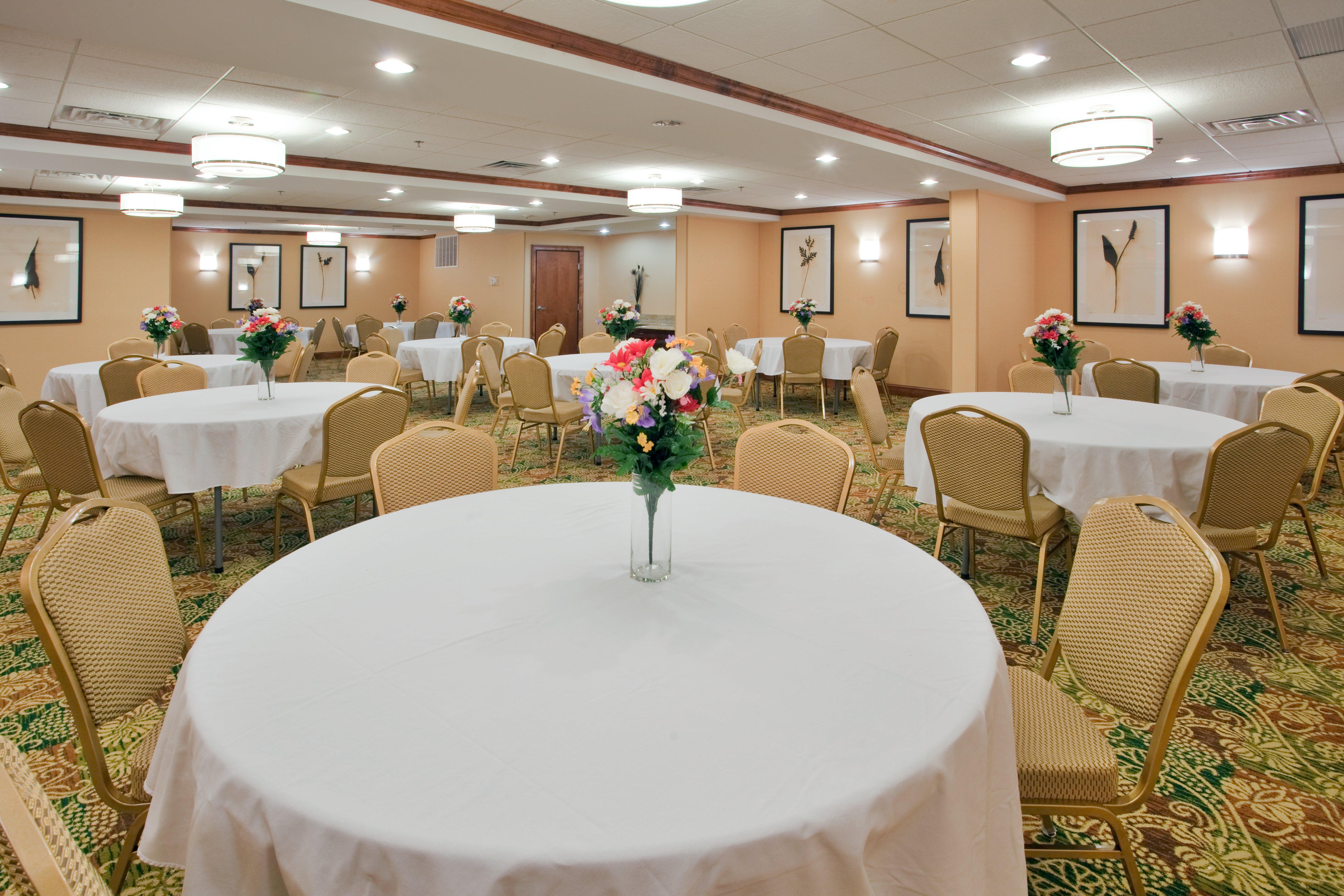 Holiday Inn Express Hotel & Suites Fredericksburg By Ihg Exterior foto