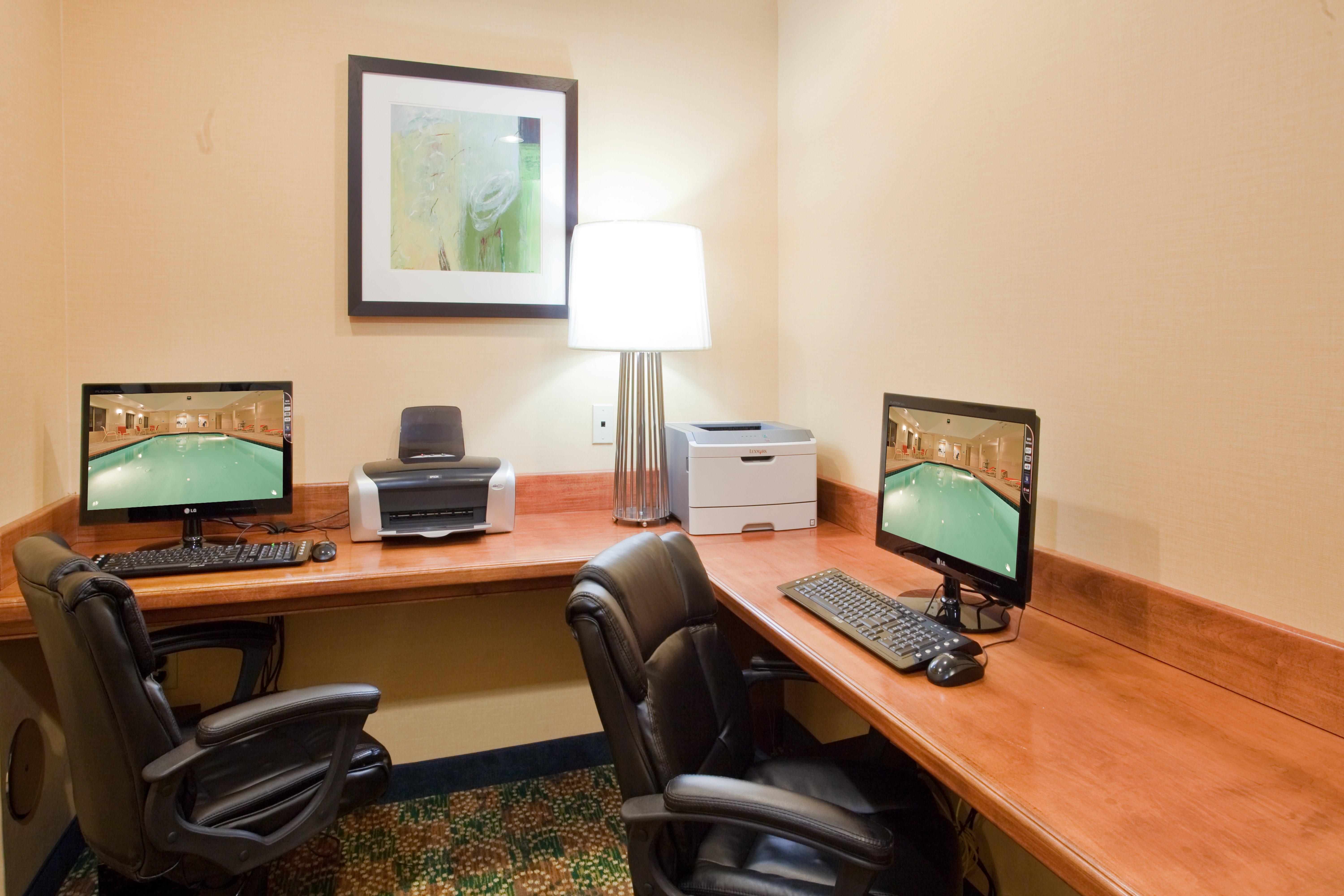 Holiday Inn Express Hotel & Suites Fredericksburg By Ihg Exterior foto