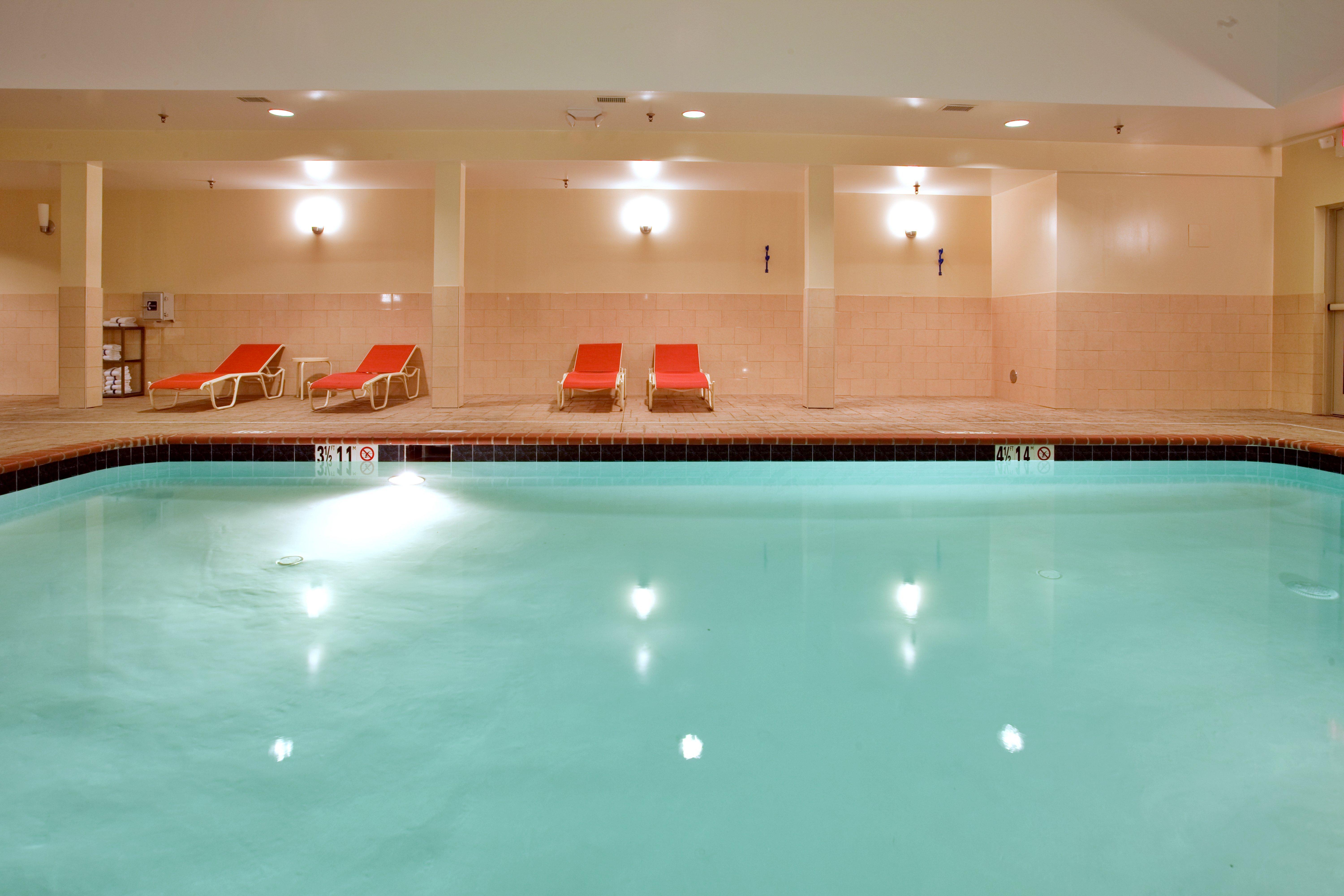 Holiday Inn Express Hotel & Suites Fredericksburg By Ihg Exterior foto