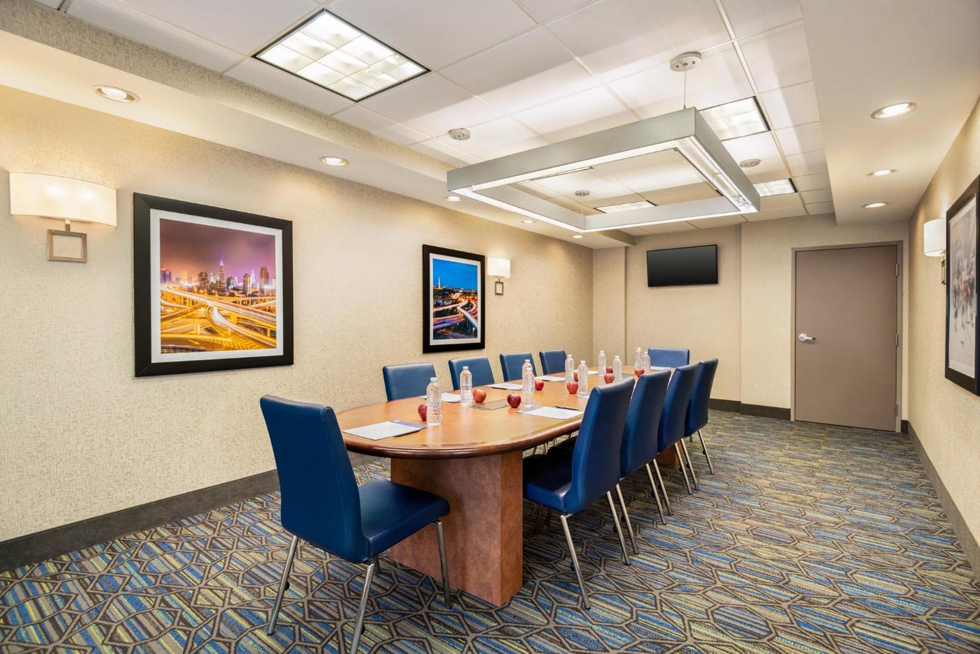 Holiday Inn Express Hotel & Suites Fredericksburg By Ihg Exterior foto
