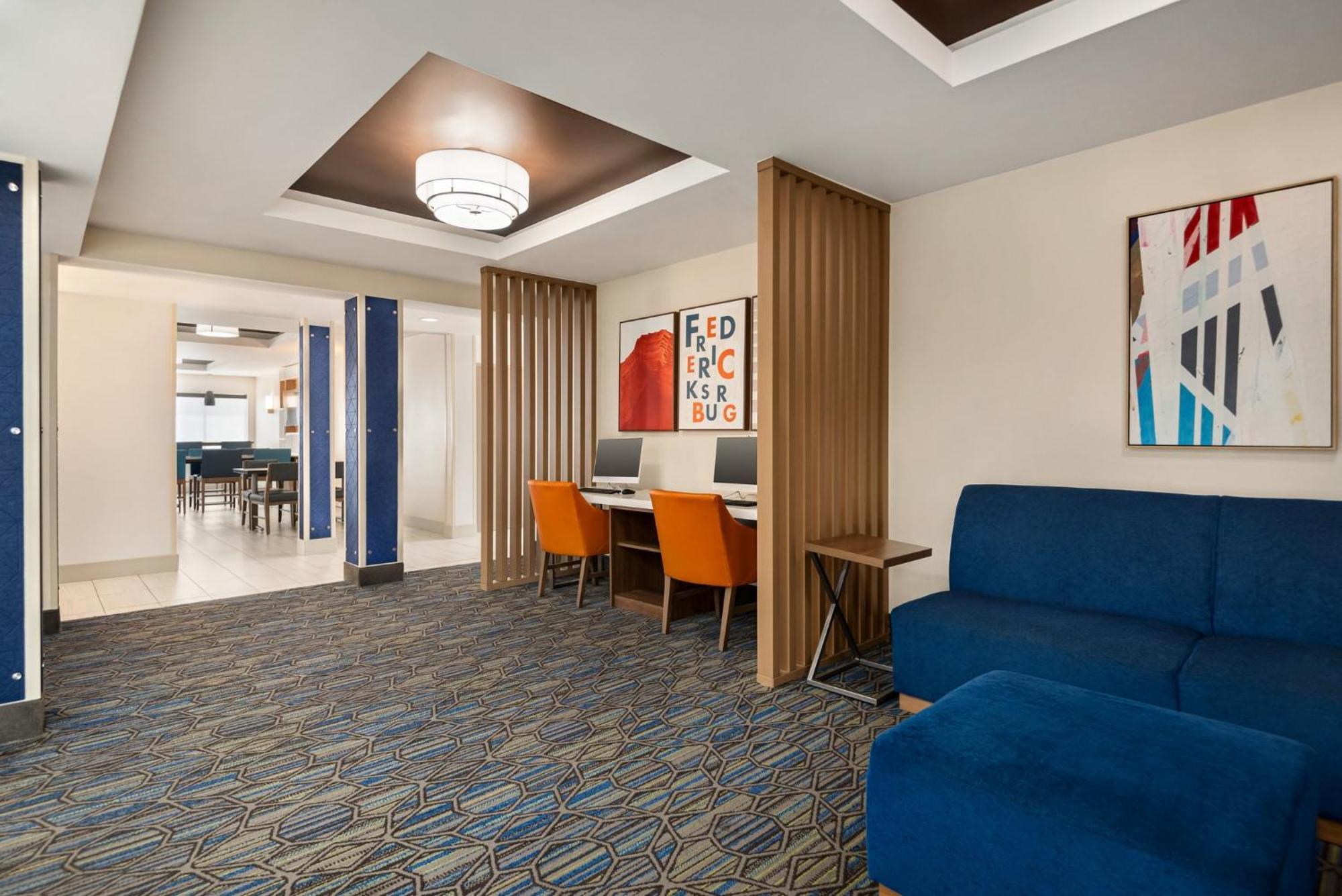 Holiday Inn Express Hotel & Suites Fredericksburg By Ihg Exterior foto