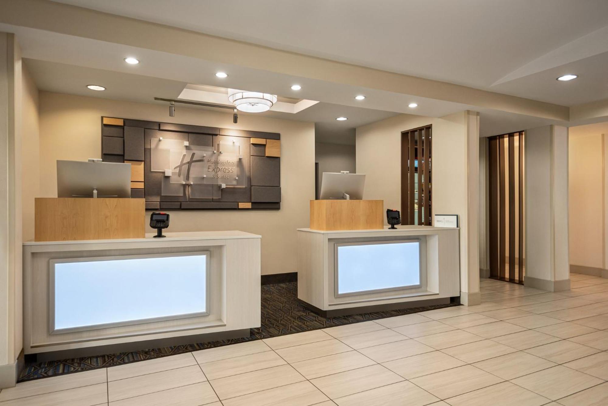 Holiday Inn Express Hotel & Suites Fredericksburg By Ihg Exterior foto