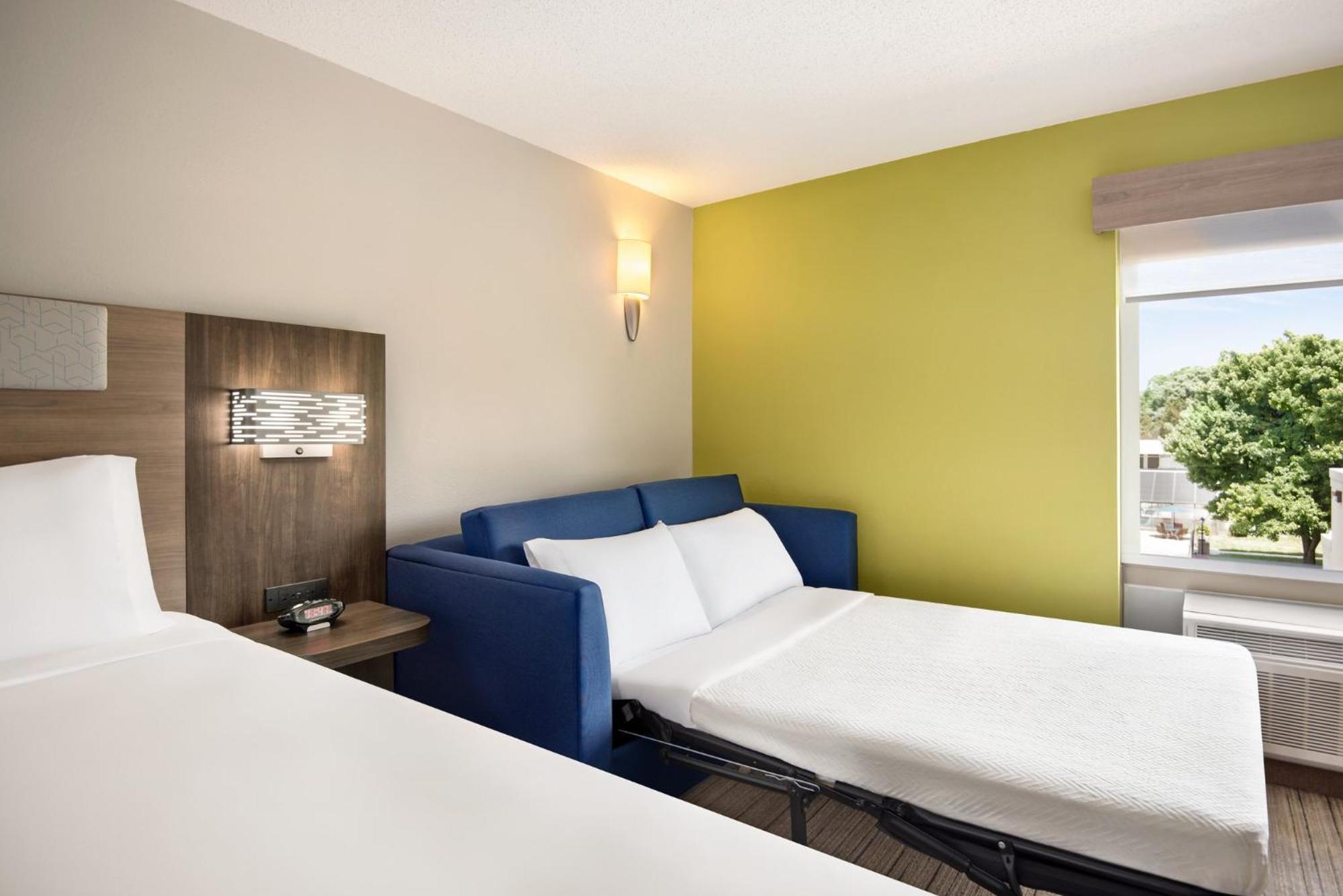 Holiday Inn Express Hotel & Suites Fredericksburg By Ihg Exterior foto