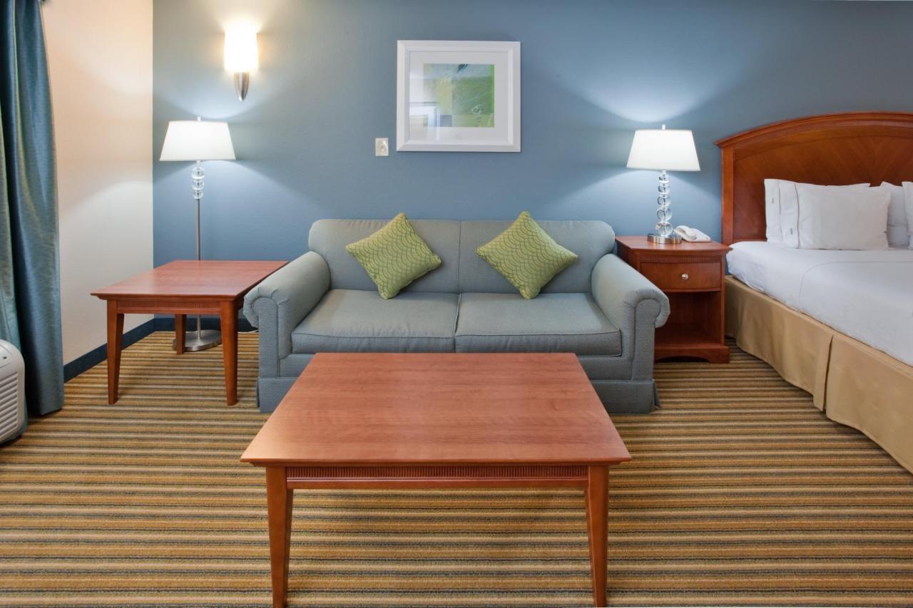 Holiday Inn Express Hotel & Suites Fredericksburg By Ihg Exterior foto